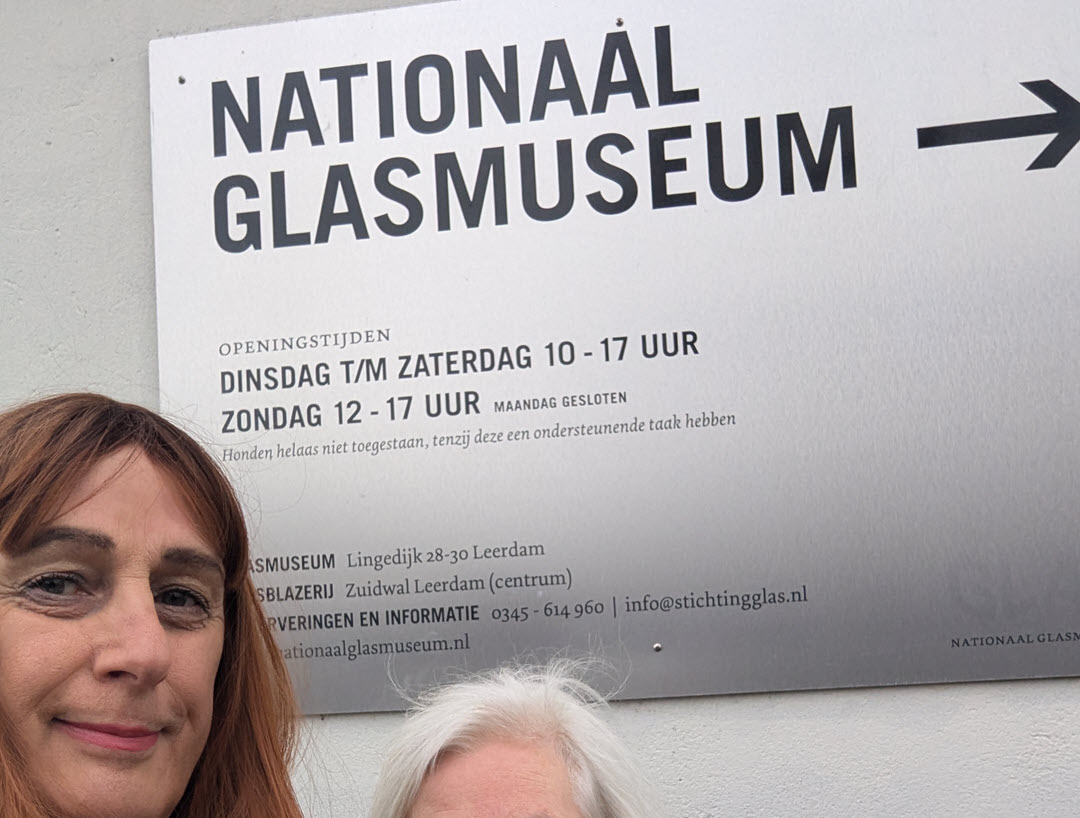Leerdam, het Glasmuseum en glasblazerij.